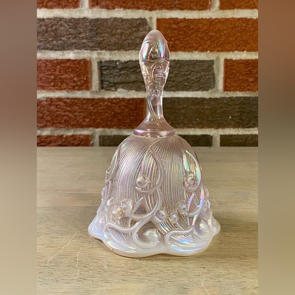 Vintage Fenton Iridescent Pink‎ Opalescent Art Glass Bell, 6 Inches - Picture 4 of 9